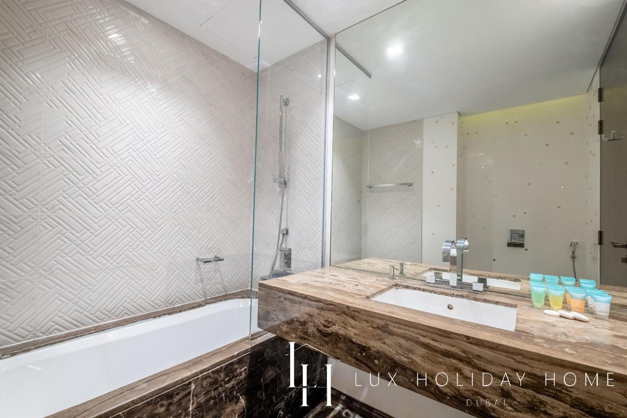 Lux - Lavish Suite With Full Palm Jumeirah View 1 Dubai Dış mekan fotoğraf
